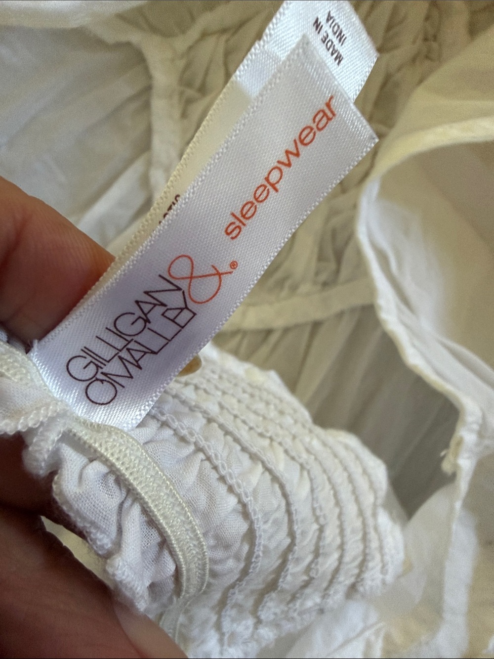 Gilligan & O'Malley White Smocked V-Neck nightgown 💯 %cotton - Picture 14 of 16